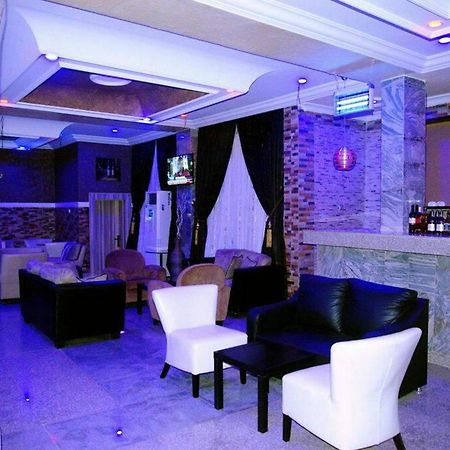 Room In Lodge - Hampton Towers Spa Asaba Esterno foto
