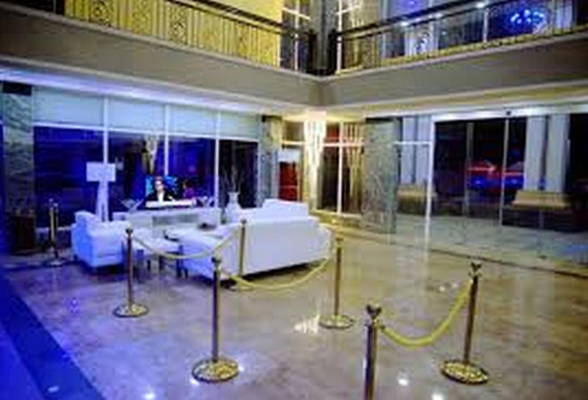 Room In Lodge - Hampton Towers Spa Asaba Esterno foto