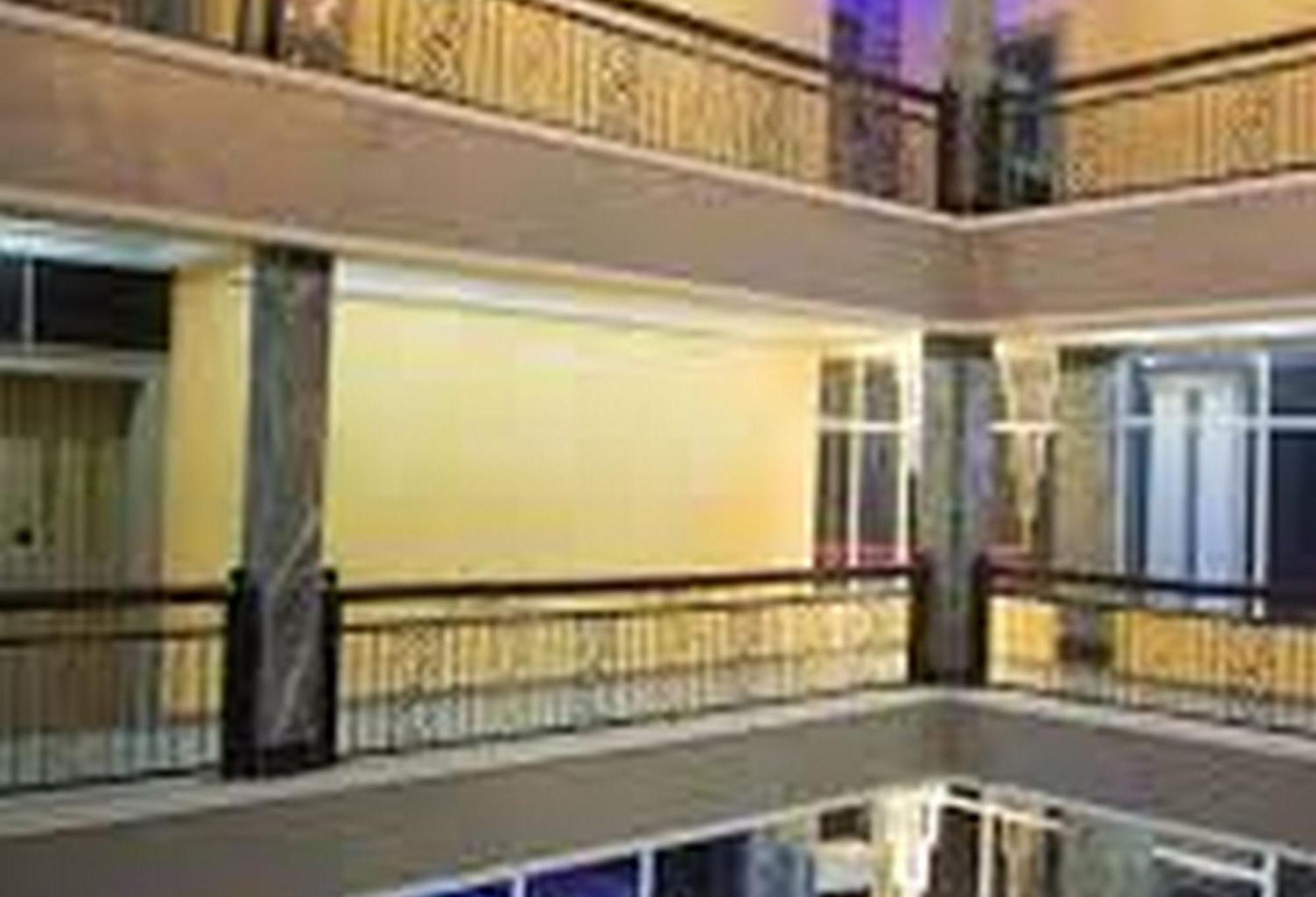 Room In Lodge - Hampton Towers Spa Asaba Esterno foto