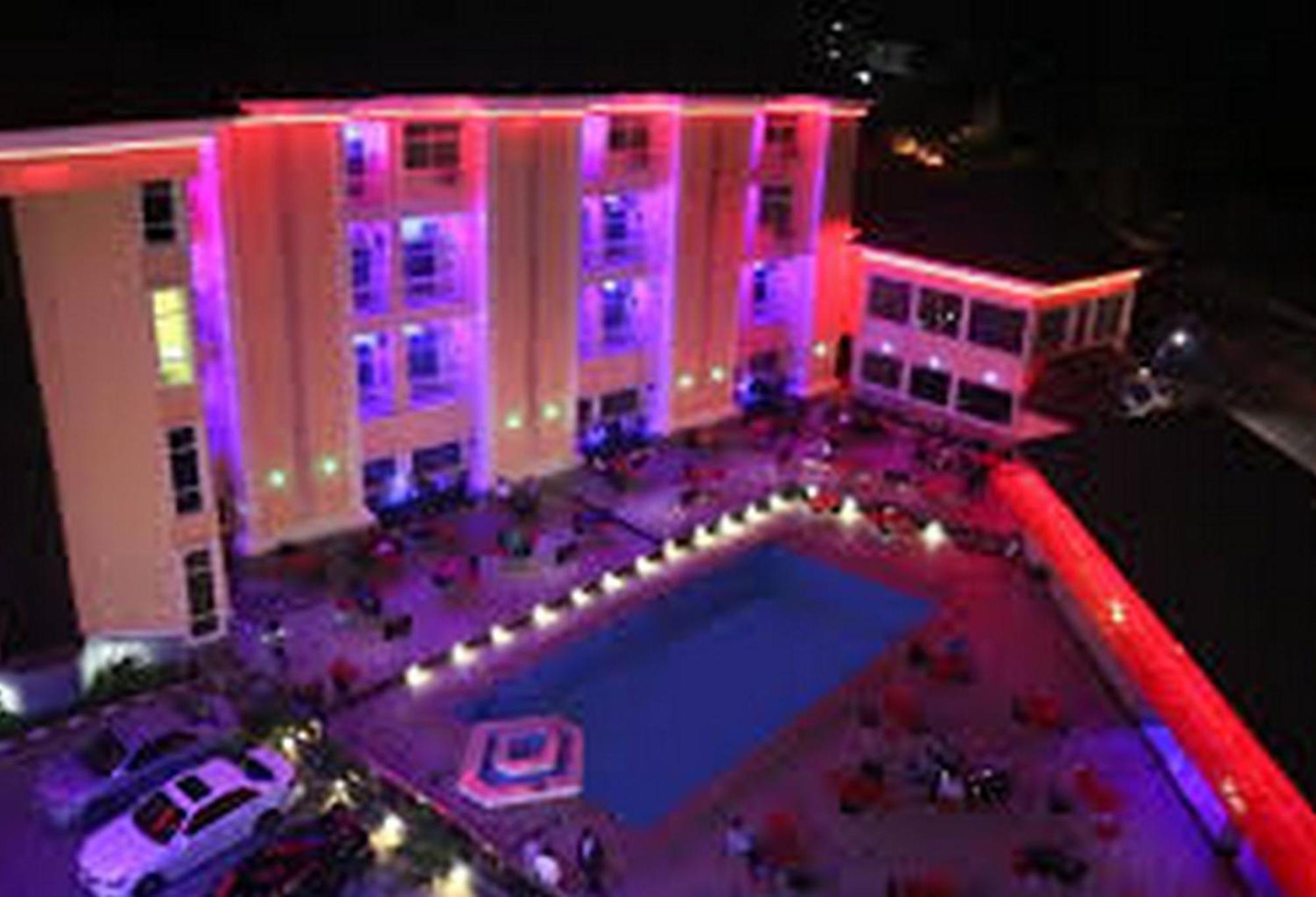 Room In Lodge - Hampton Towers Spa Asaba Esterno foto