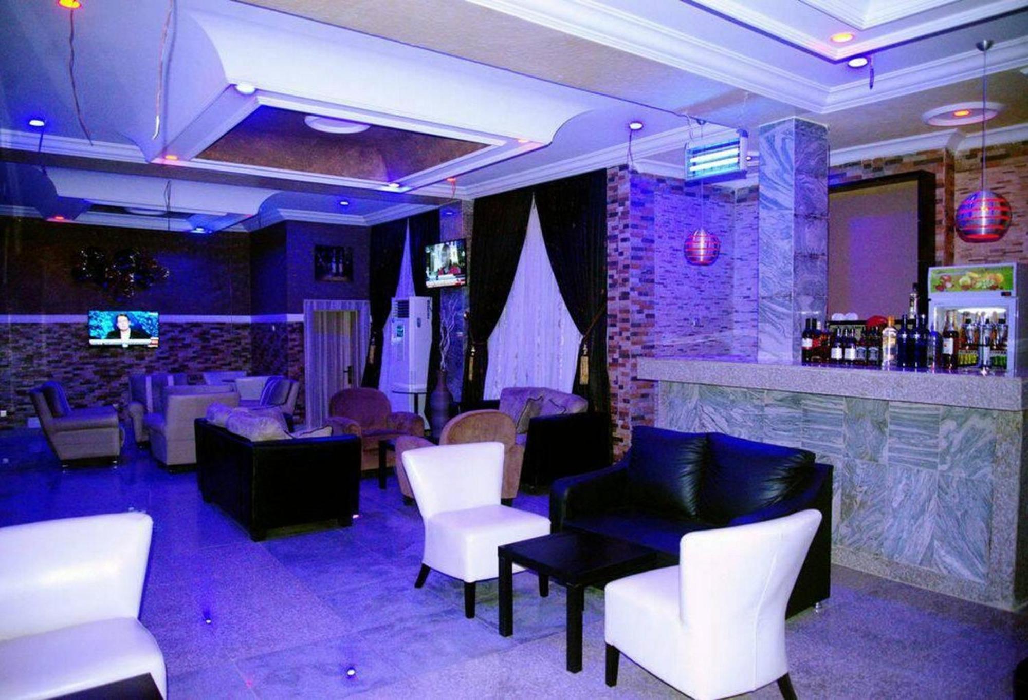 Room In Lodge - Hampton Towers Spa Asaba Esterno foto