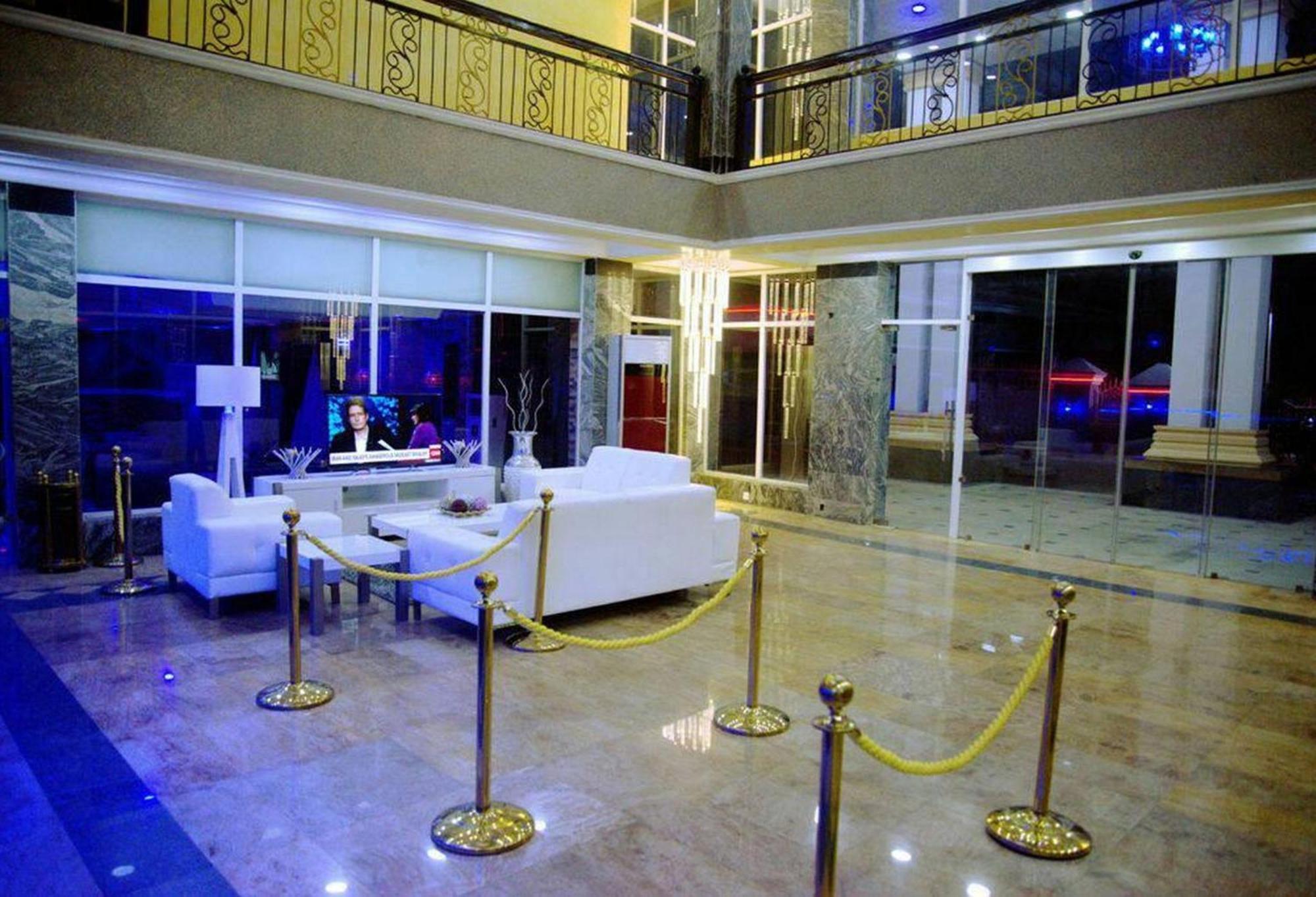 Room In Lodge - Hampton Towers Spa Asaba Esterno foto